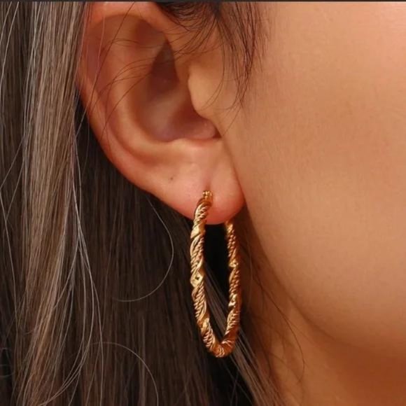 NEW 18K GOLD CUTE TWISTED WAVE HOOP EARRINGS, NICE EARRINGS, CUTE EARRINGS - Picture 2 of 6